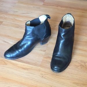 FRYE Chelsea ankle boots